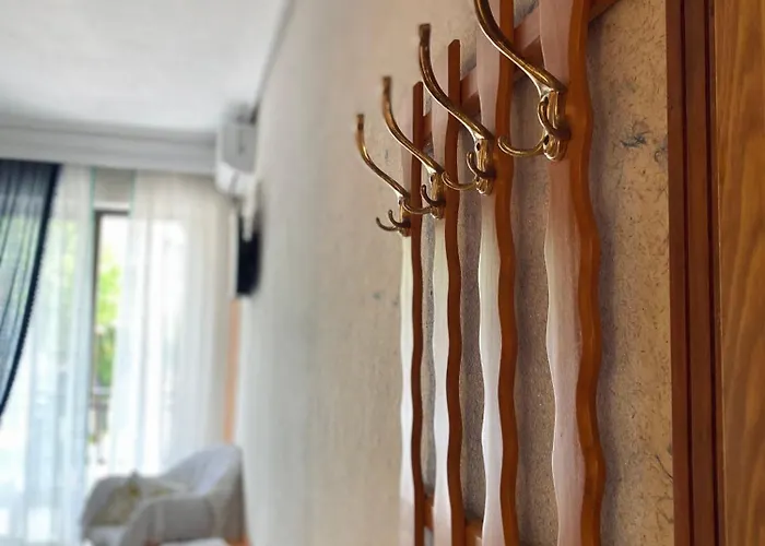 Hotel Maira House